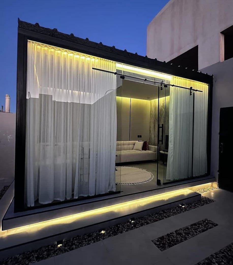 عمل مجلس زجاج في العين