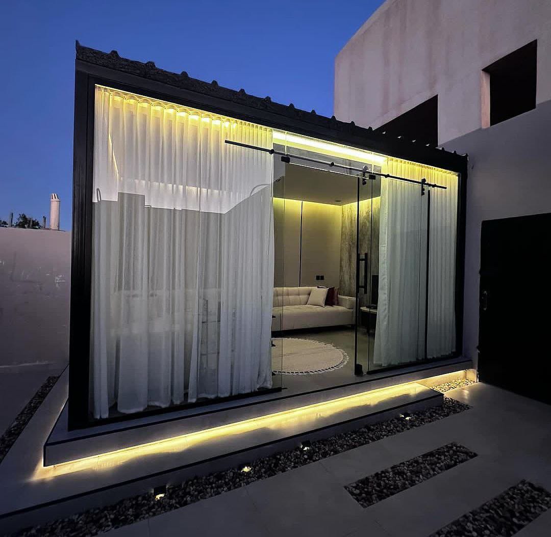 عمل مجلس زجاج في العين