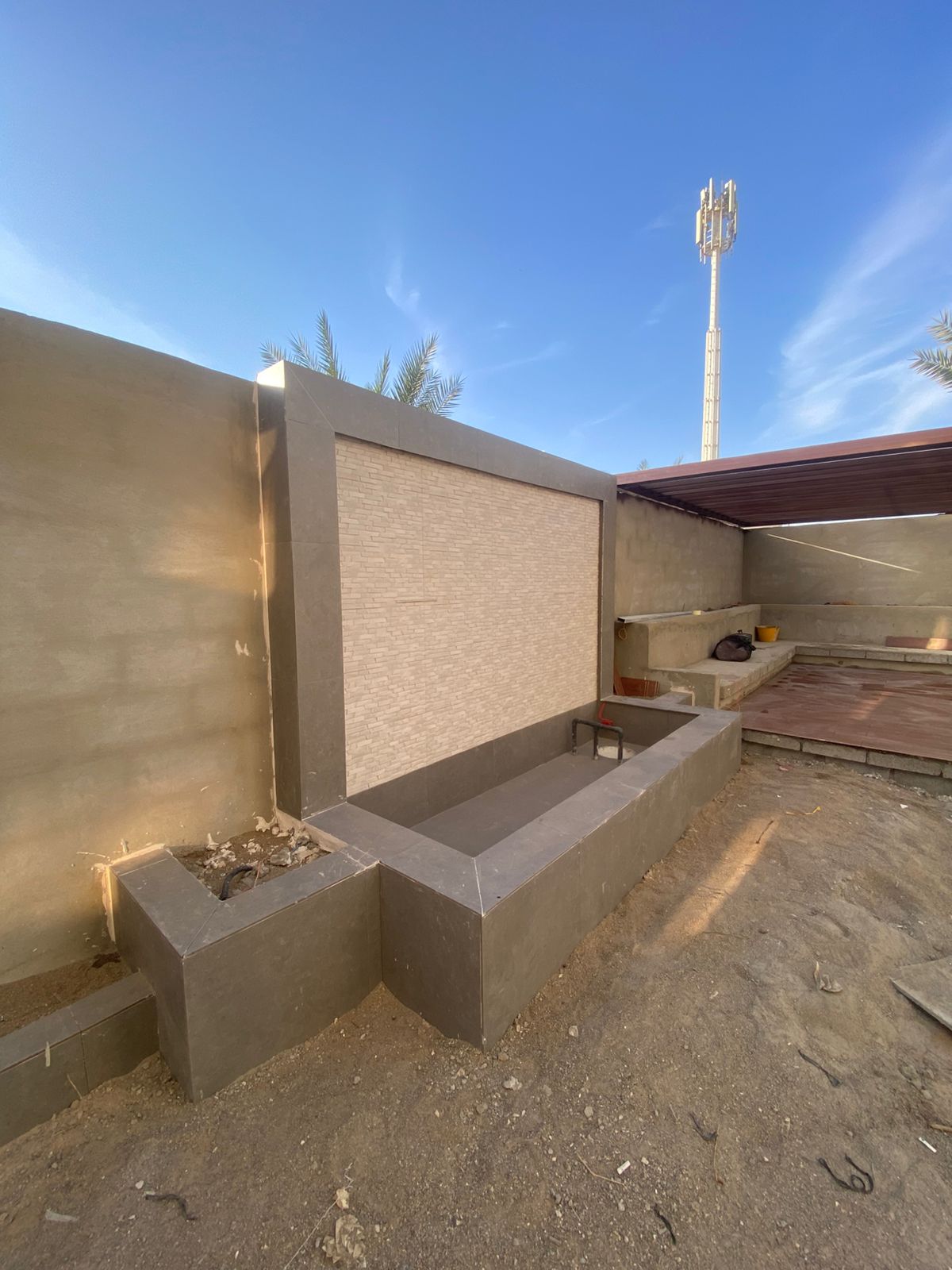 ديكور شلال جداري صغير لحدائق الفلل - الريحان لتنسيق الحدائق 0508068441